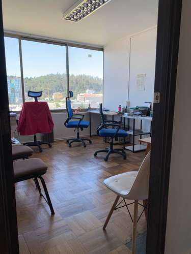 Vende Amplia Oficina frente a plaza Concepción (180107)