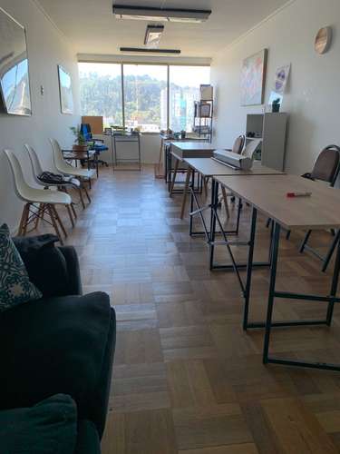 Vende Amplia Oficina frente a plaza Concepción (180107)