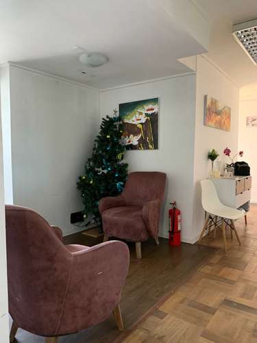 Vende Amplia Oficina frente a plaza Concepción (180107)