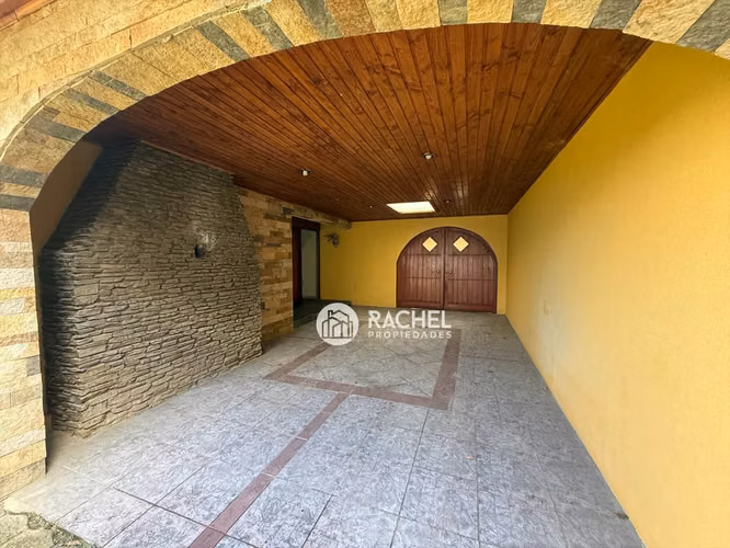 SE ARRIENDA AMPLIA CASA CON 5D- CERCANA A COLEGIO GREEN HOUSE - Imagen 2