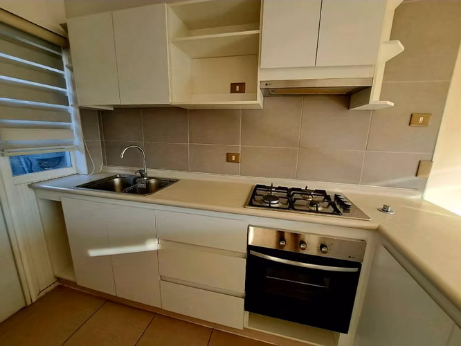 Vendo casa frente a Colegio Concepción