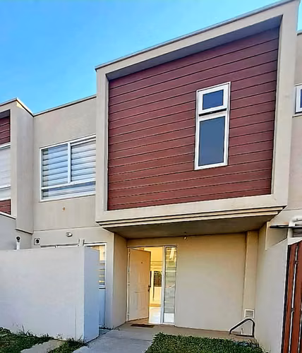 Vendo casa frente a Colegio Concepción