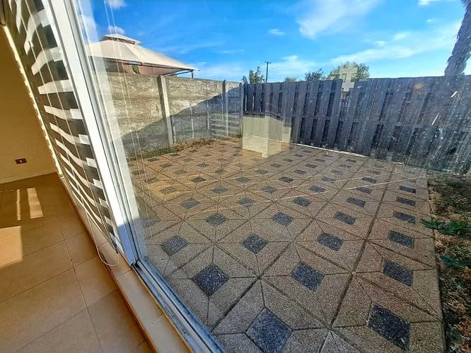 Vendo casa frente a Colegio Concepción