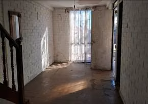 CASA 2 PISOS / 2 DORMITORIOS BAÑO ESTACIONAMIENTO