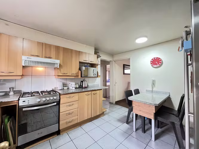 AMPLIA CASA 6D-5B-2E-BOD EN CONDOMINIO, HUECHURABA