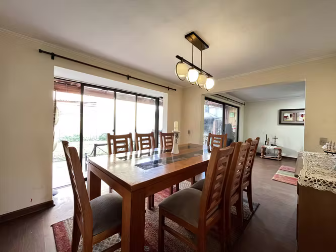 AMPLIA CASA 6D-5B-2E-BOD EN CONDOMINIO, HUECHURABA
