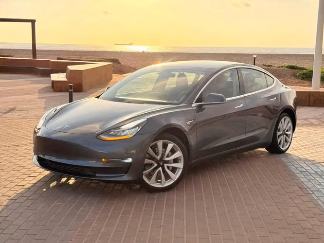 Tesla 3
