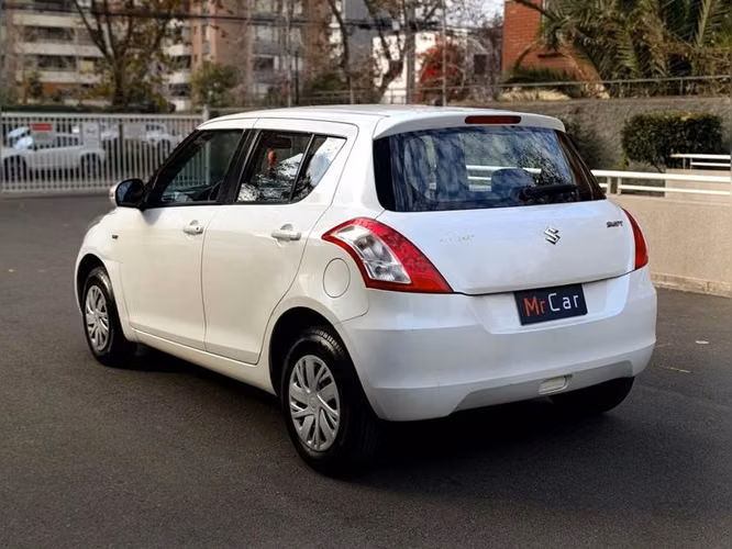 SUZUKI SWIFT 1.2 GL AC - 2018 | 2650