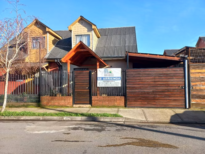 Se Arrienda Linda Casa en Villa Don Sebastián de Rauquén, Curico