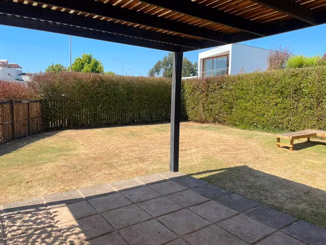 Arriendo en Mantagua: Casa Familiar 4D 3B 2 est  (180140)