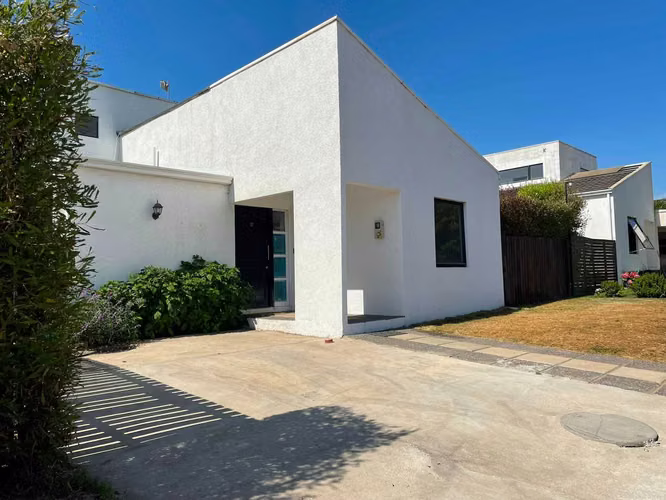 Arriendo en Mantagua: Casa Familiar 4D 3B 2 est  (180140)