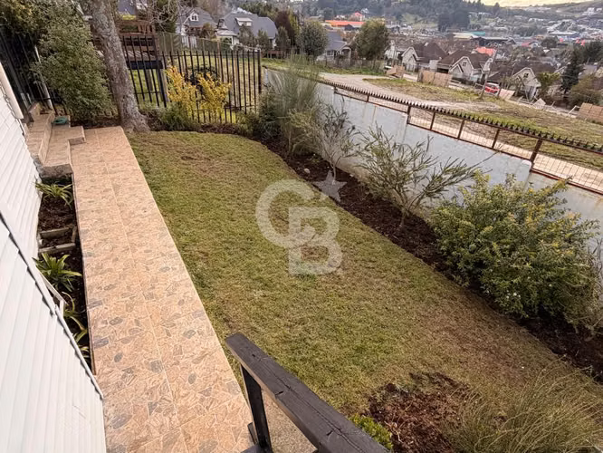 Casa con linda vista al lago - Imagen 9