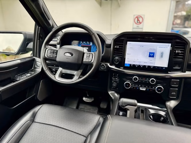 FORD F150 F-150 LARIAT BLACK CC 4X4 5.0L - 2025 | 1568 - Imagen 37