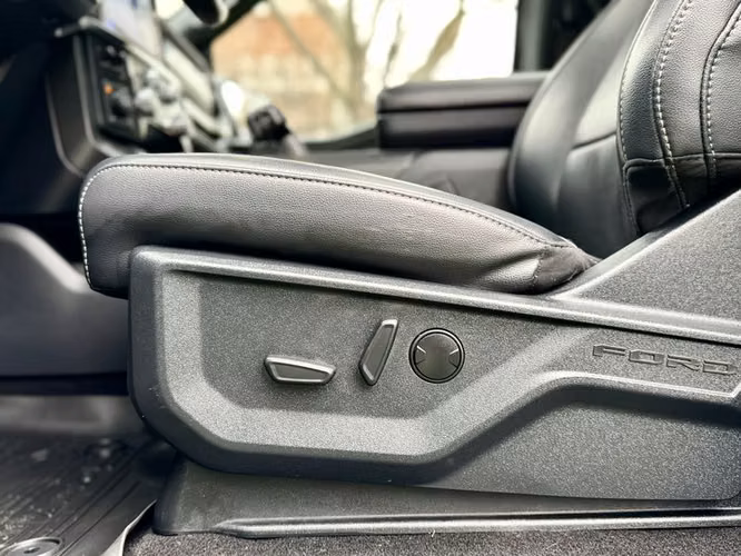 FORD F150 F-150 LARIAT BLACK CC 4X4 5.0L - 2025 | 1568 - Imagen 29