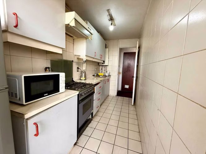 Oportunidad en Las Condes | 3D + 2B + Estac. y B (180170) - Imagen 8