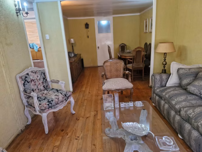 Gestimob vende amplia casa de un piso en pasaje Aulén , Villa Robert Kennedy, Estación Central - Imagen 5
