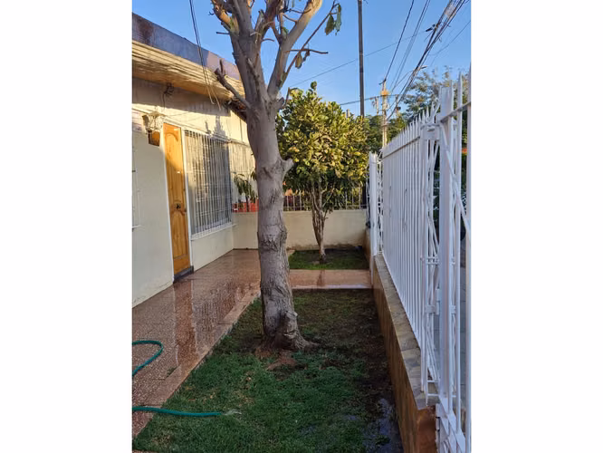 Gestimob vende amplia casa de un piso en pasaje Aulén , Villa Robert Kennedy, Estación Central - Imagen 2