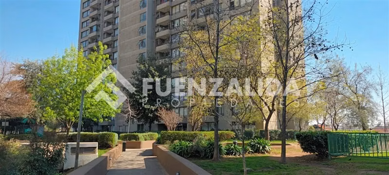 Departamento en Venta de 2 Dorm. 2 Baños, en Macul