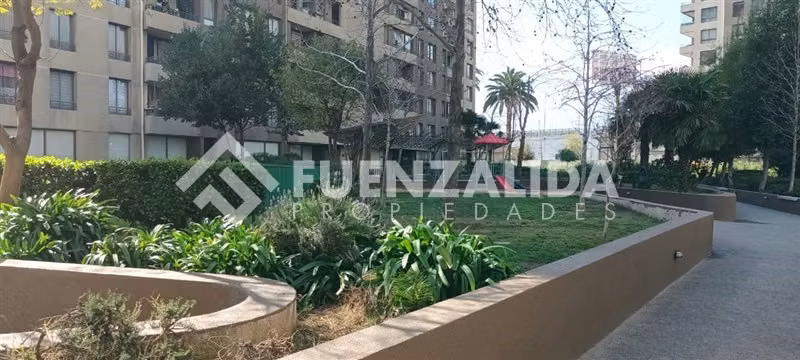 Departamento en Venta de 2 Dorm. 2 Baños, en Macul