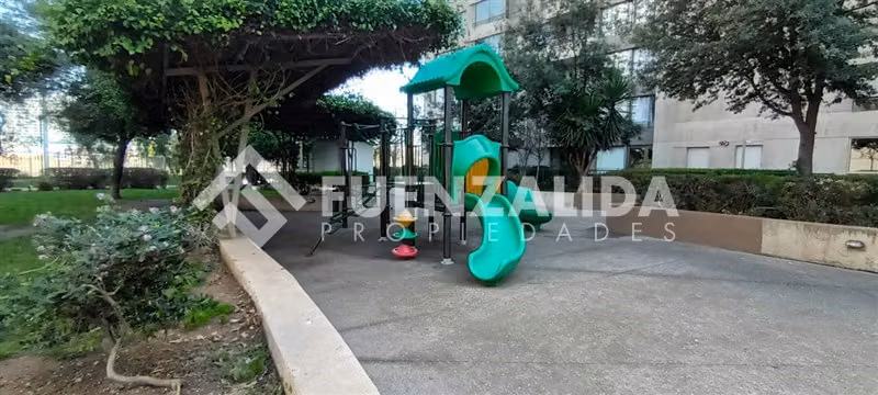 Departamento en Venta de 2 Dorm. 2 Baños, en Macul