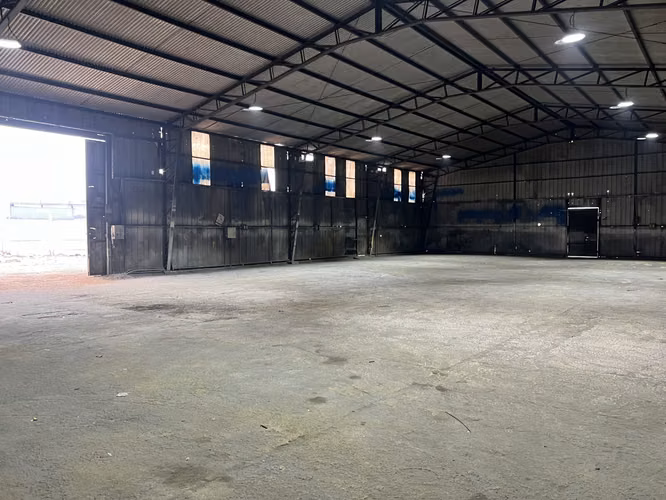 GRAN Bodega Industrial y oficinas 5000m² en Lampa