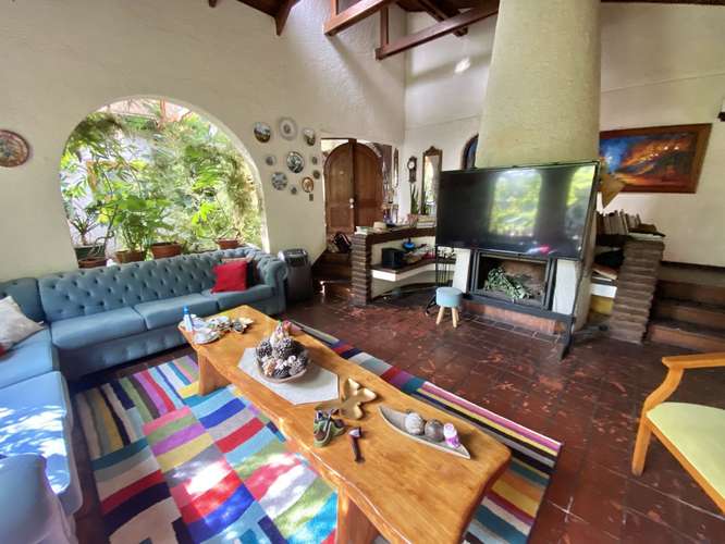 Casa amplia 6D 5B + habitación tipo depto. con entrada independiente - Imagen 3