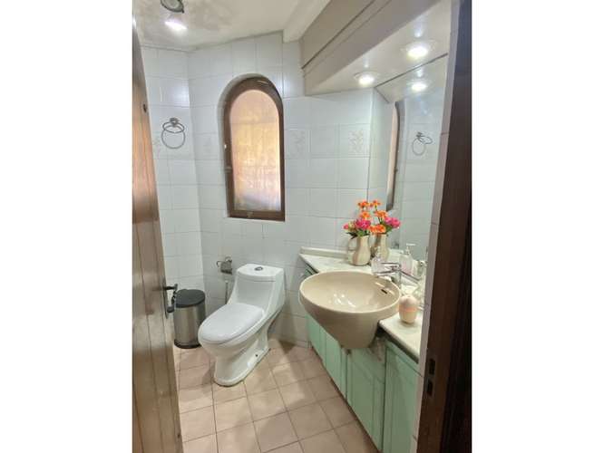 Casa amplia 6D 5B + habitación tipo depto. con entrada independiente - Imagen 13