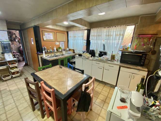 Casa amplia 6D 5B + habitación tipo depto. con entrada independiente - Imagen 5