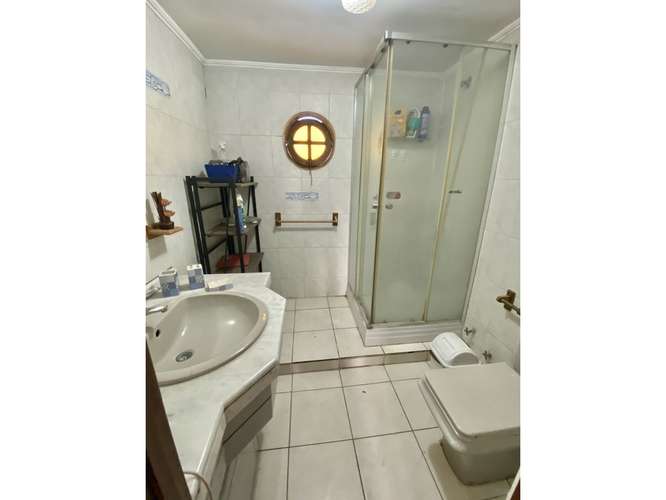 Casa amplia 6D 5B + habitación tipo depto. con entrada independiente - Imagen 12