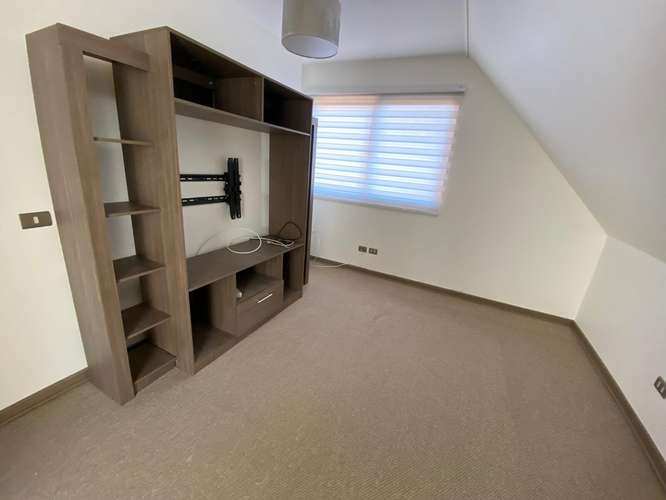 CÓMODA CASA SE VENDE - Imagen 18