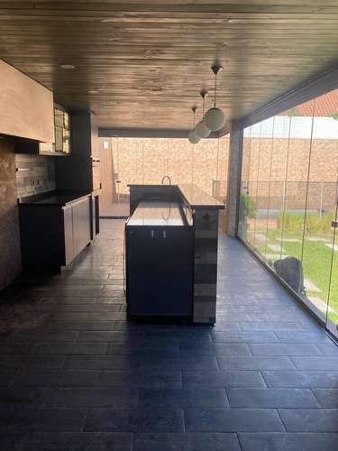 CÓMODA CASA SE VENDE - Imagen 4