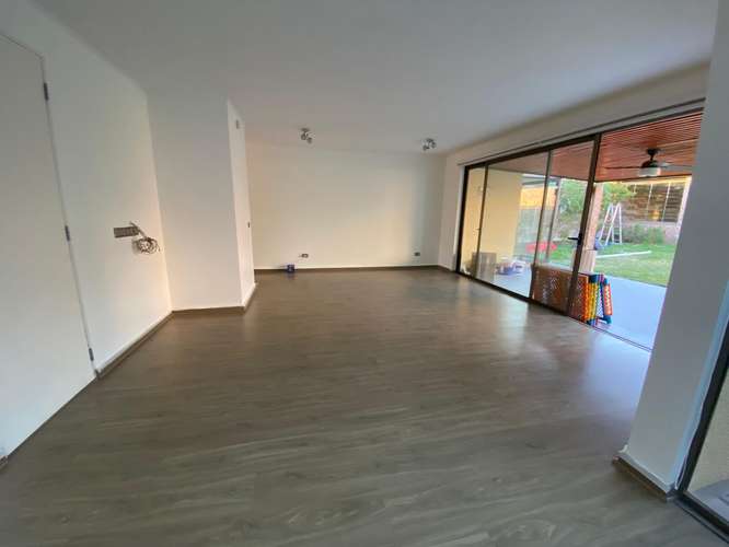 CÓMODA CASA SE VENDE - Imagen 6