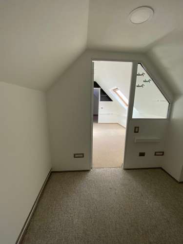 CÓMODA CASA SE VENDE - Imagen 19