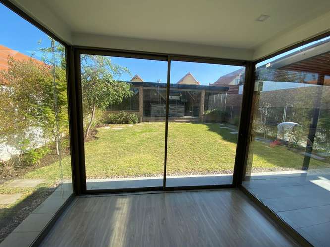 CÓMODA CASA SE VENDE - Imagen 8