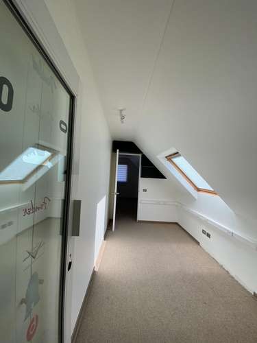 CÓMODA CASA SE VENDE - Imagen 16