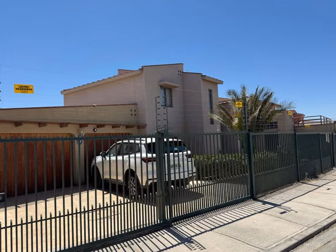 AMPLIA Y LUMINOSA CASA EN VILLA LOMAS HUASI, CALAMA