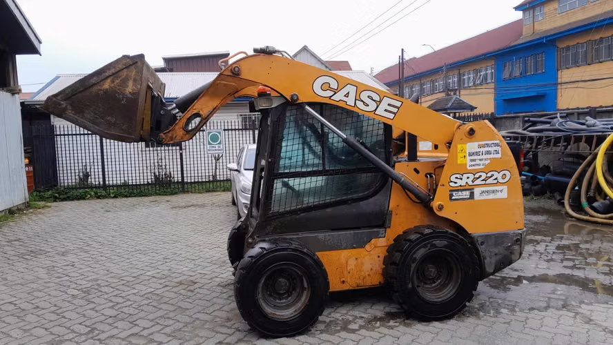 Minicargador CASE SR220