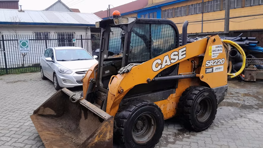 Minicargador CASE SR220