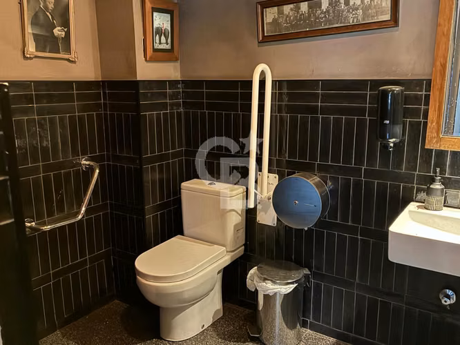 Venta de derecho de Llave I 3 pisos I 7 baños I Providencia