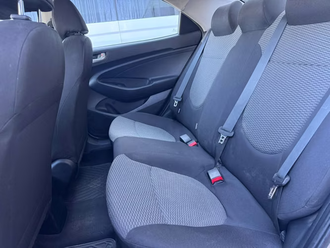 HYUNDAI VERNA 1.4 PLUS MT - Imagen 12