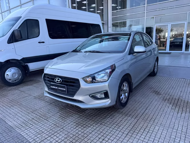 HYUNDAI VERNA 1.4 PLUS MT