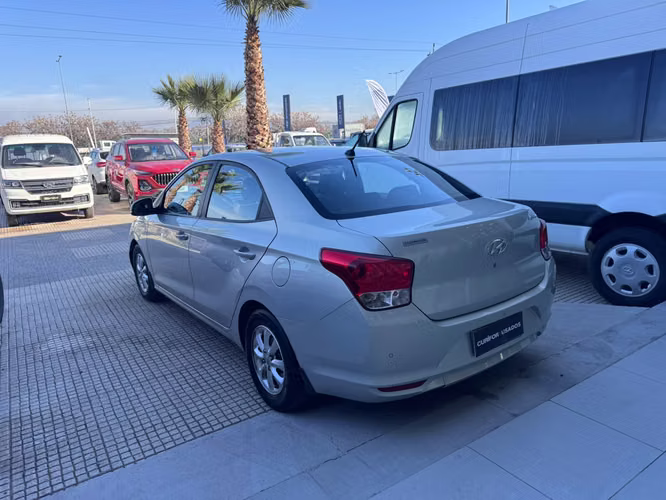HYUNDAI VERNA 1.4 PLUS MT - Imagen 4