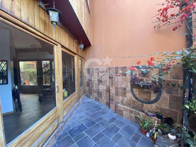 Casa Comercial en 9 Norte: Visibilidad y Espacios Amplios