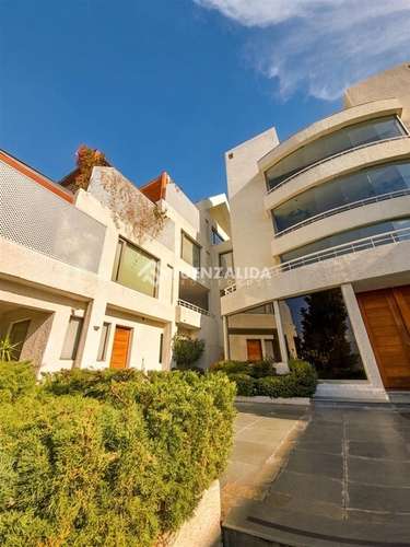 Departamento en venta de 5 dorm. en Lo Barnechea - Imagen 2