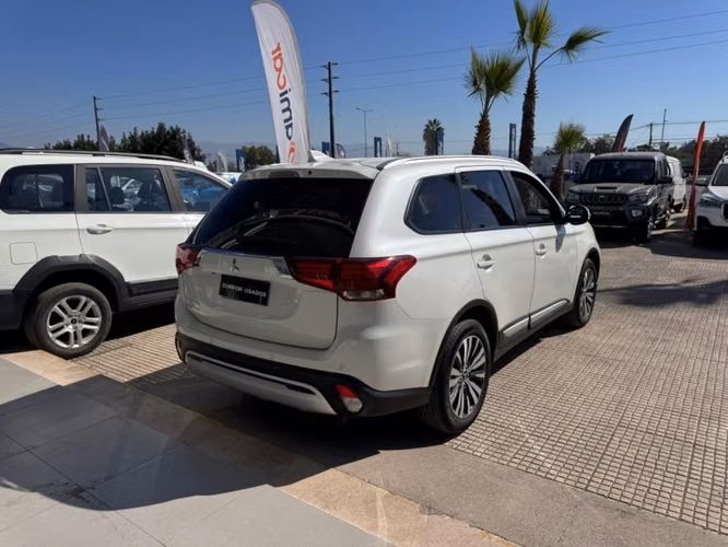 MITSUBISHI OUTLANDER 2.0 GLX AT 4X2