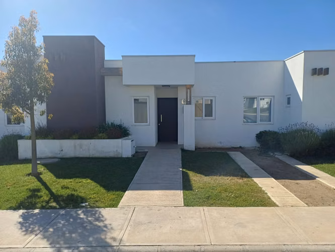 Linda casa en condominio - Imagen 2