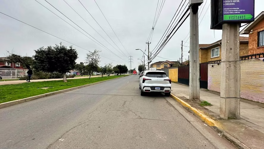 Arriendo Oficina Comercial en Quilicura /  2 Oficinas + Amplia Recepción para 3 módulos de atención - $700.000