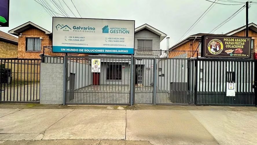 Arriendo Oficina Comercial en Quilicura /  2 Oficinas + Amplia Recepción para 3 módulos de atención - $700.000
