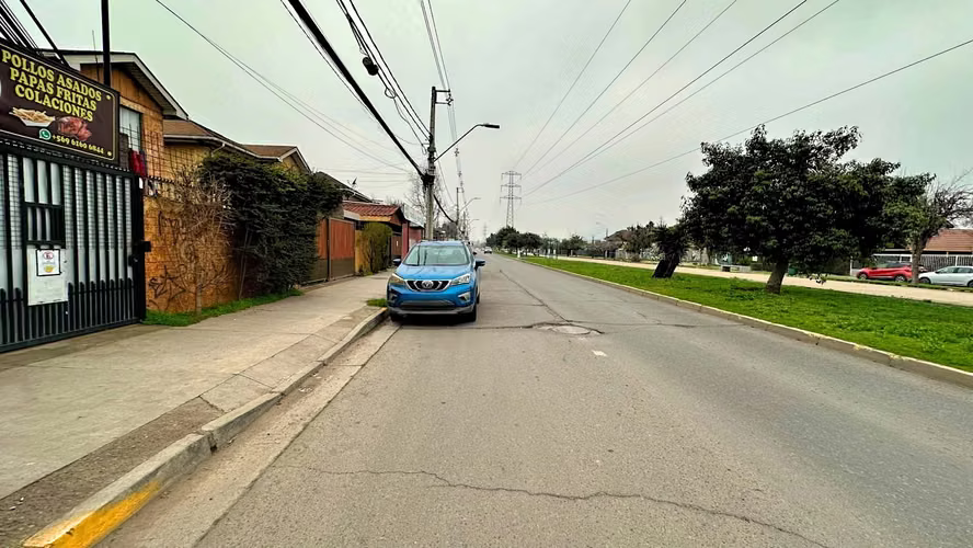 Arriendo Oficina Comercial en Quilicura /  2 Oficinas + Amplia Recepción para 3 módulos de atención - $700.000