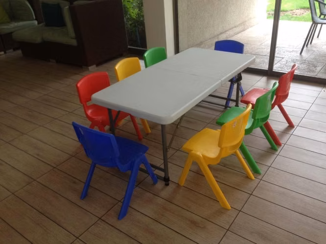 Arriendo sillas y mesas para cumpleaños infantil - Imagen 3